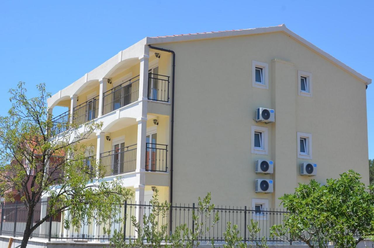 Apartments Neli Vinišće Exterior foto